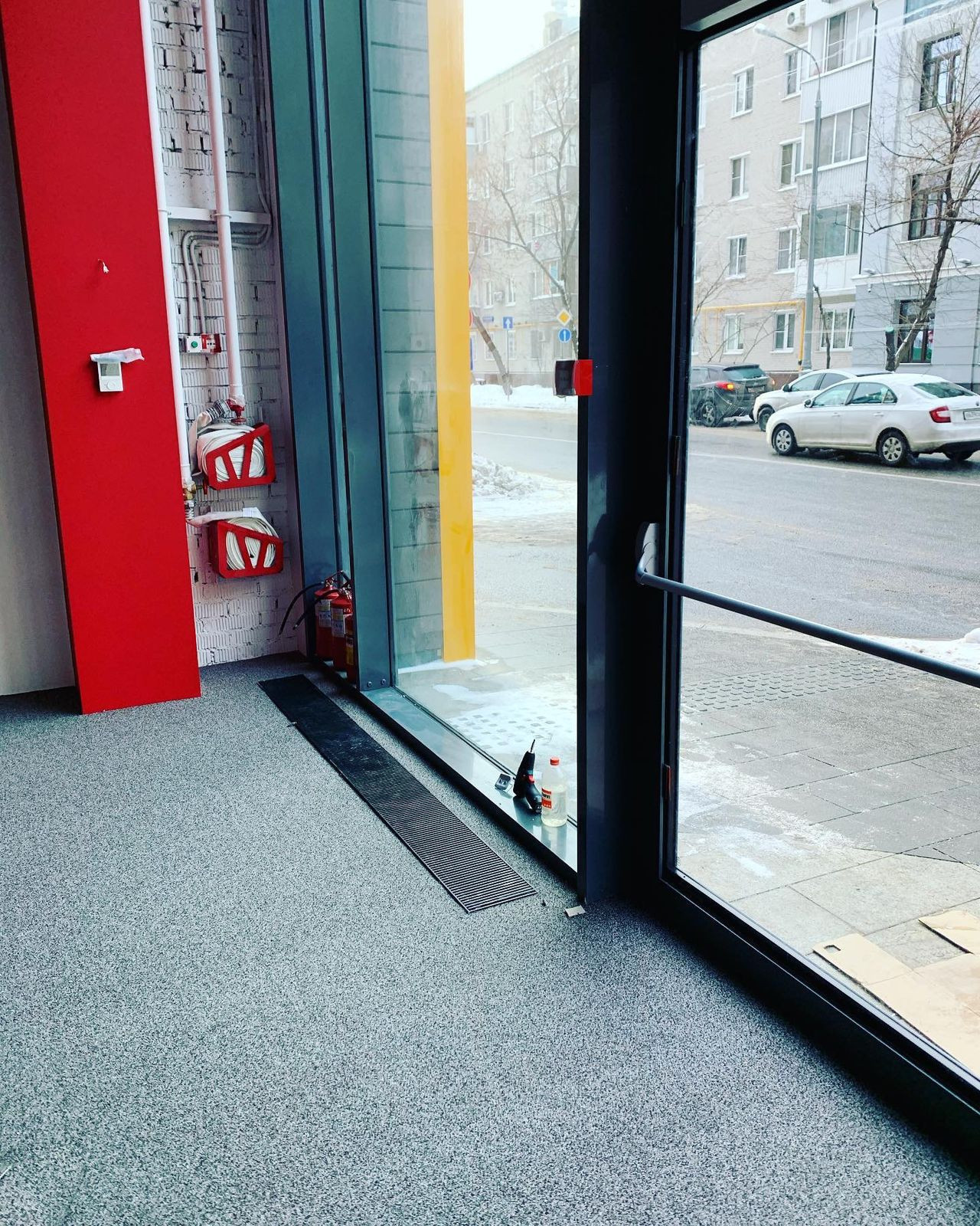 Автосалон Tesla в Москве